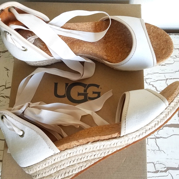 UGG Shoes - Ugg 9 Amell Espadrille Wedges Like-New!
